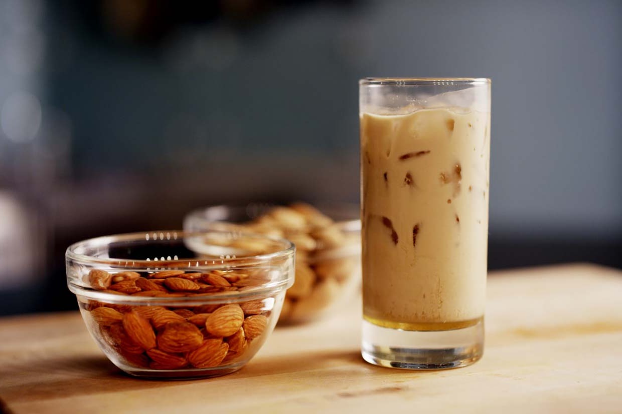 almond-milk-cold-brew-coffee-latte-recipe