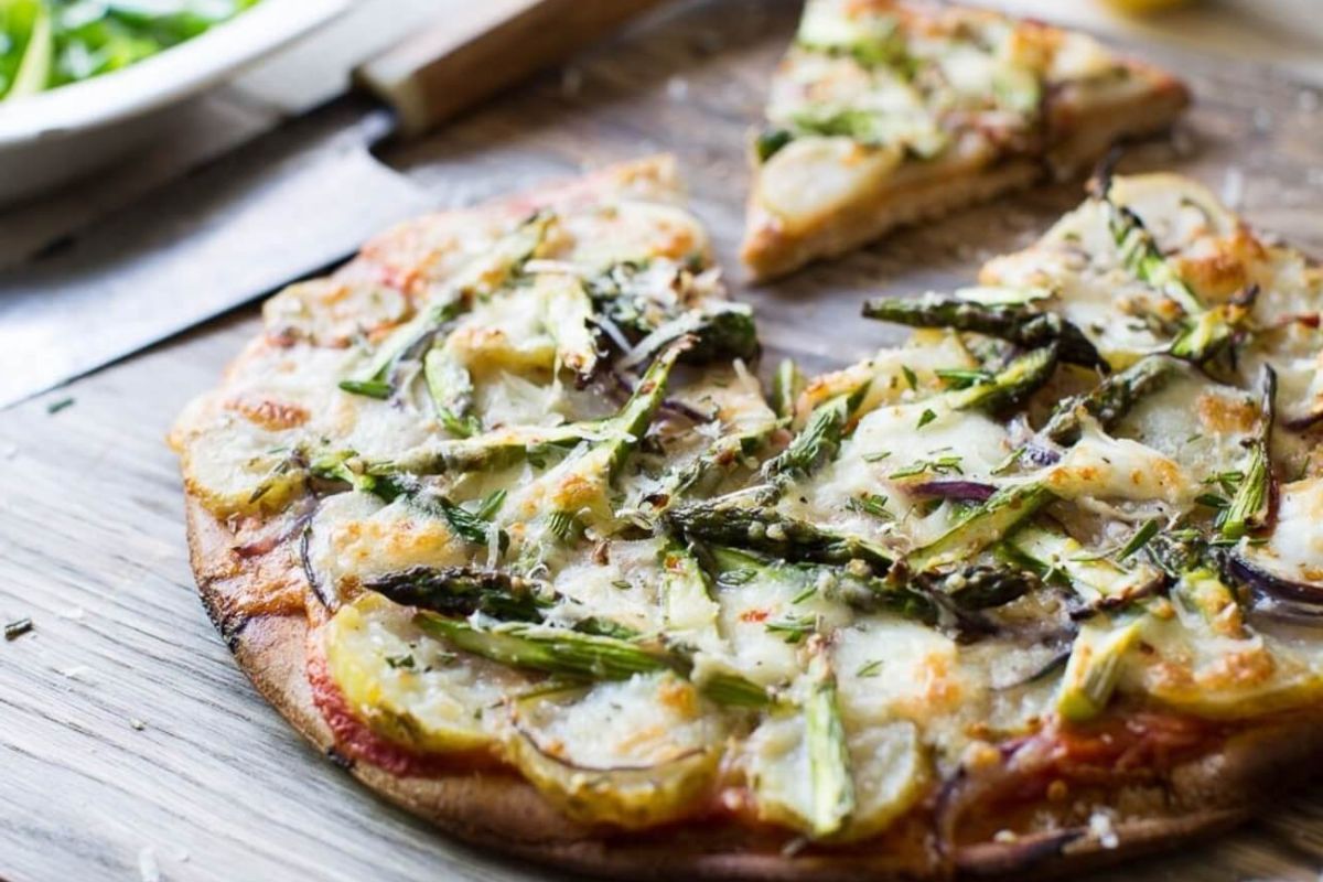 farmers-market-potato-and-asparagus-pizza-recipe