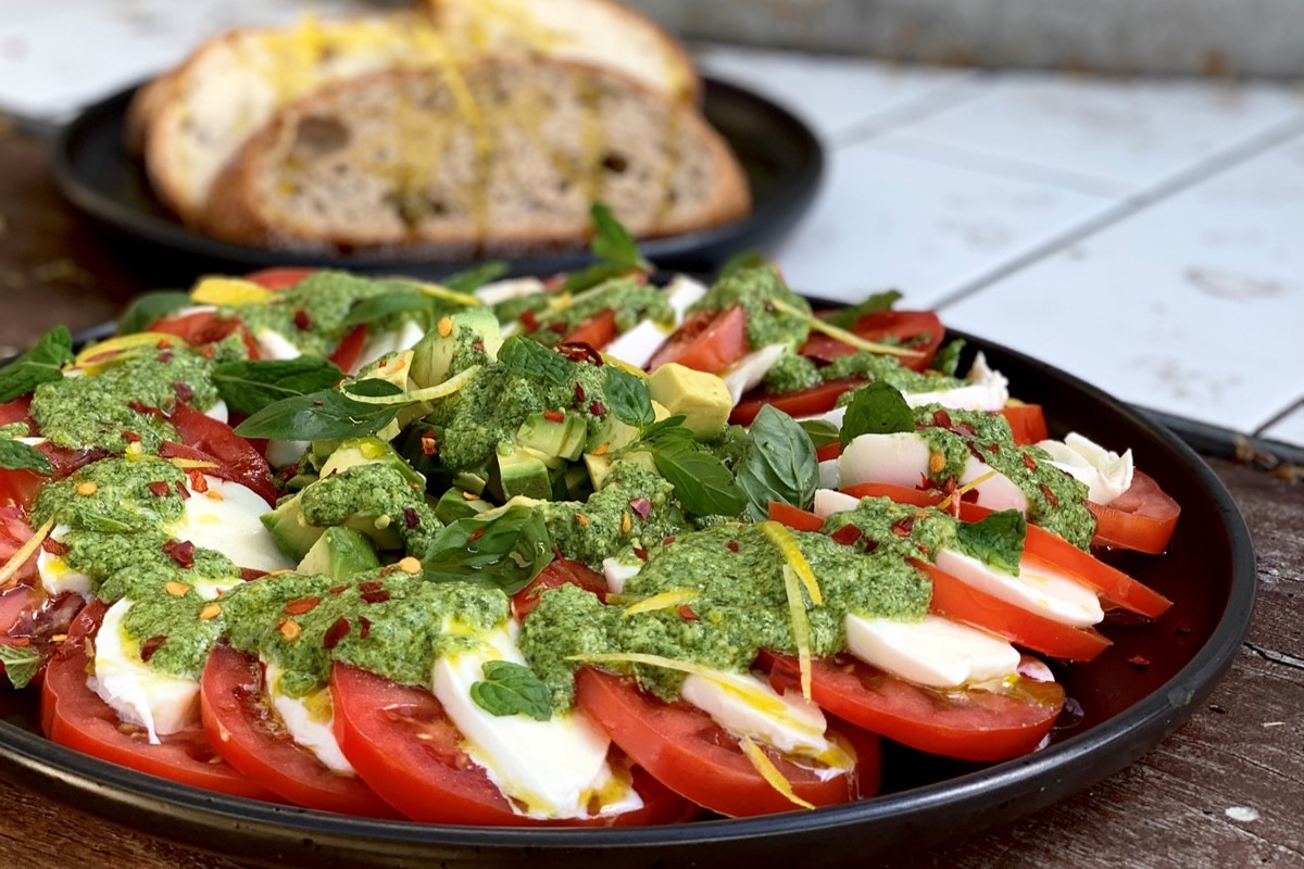 heirloom-caprese-with-mint-pesto-recipe