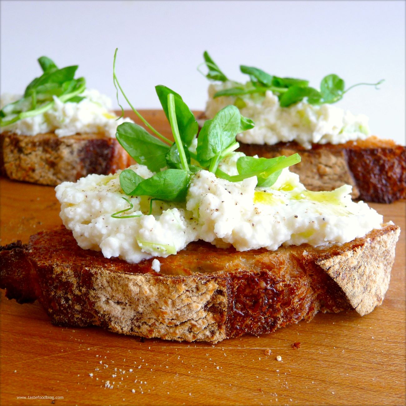 lemon-chive-ricotta-bruschetta-recipe