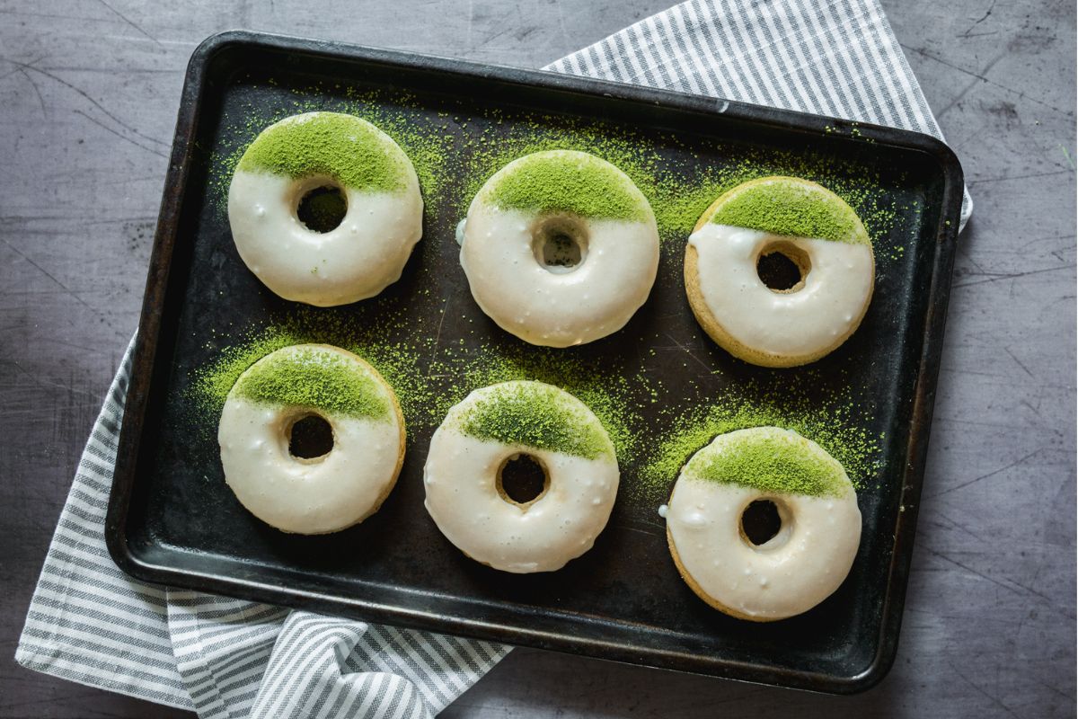 matcha-baked-doughnuts-recipe