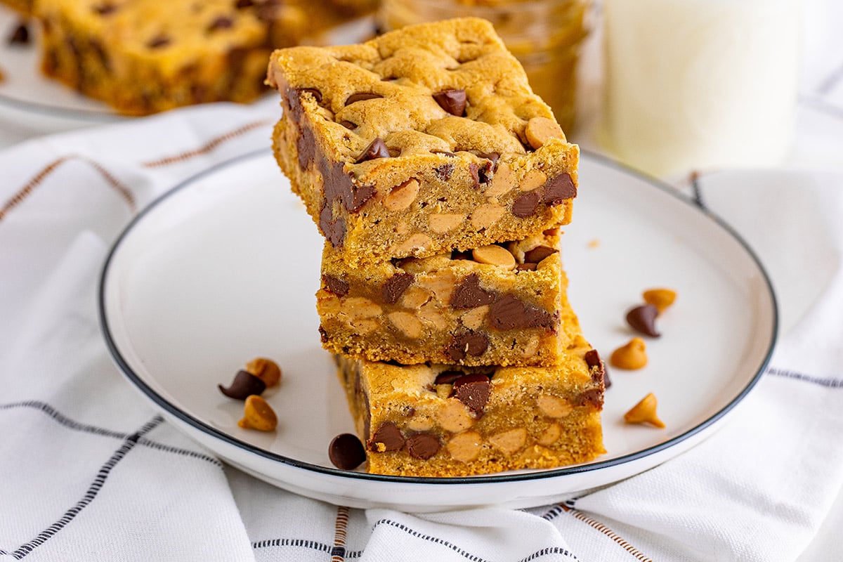 peanut-butter-chocolate-chip-cookie-bars-recipe