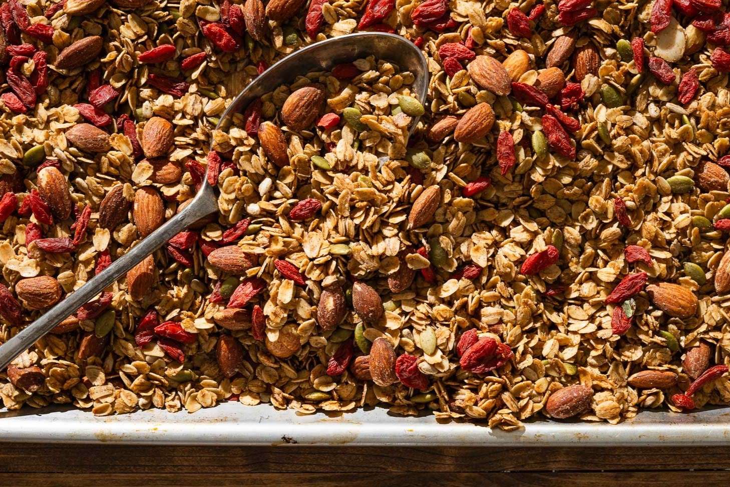 pistachio-goji-berry-granola-recipe