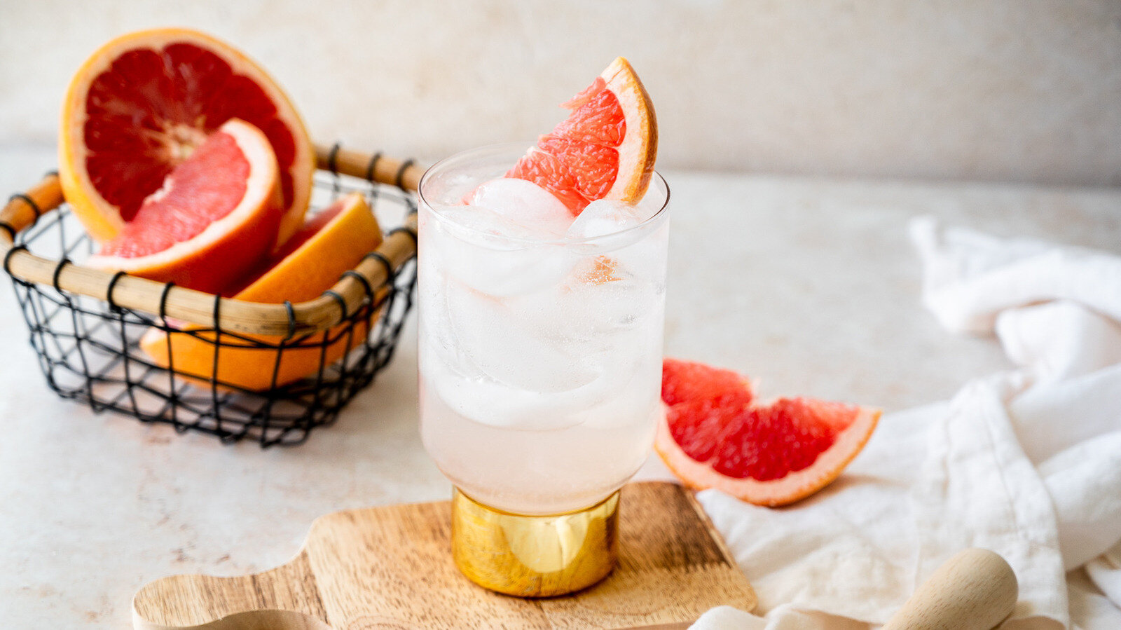 sparkling-paloma-cocktail-recipe