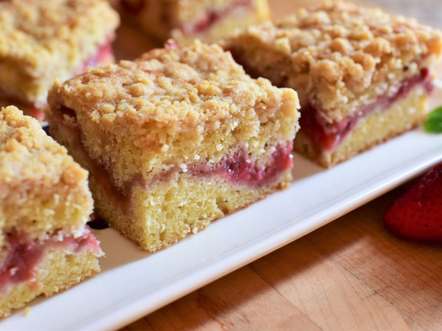 strawberry-rhubarb-delight-bars