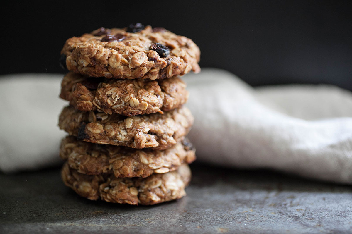 vegan-cherry-chocolate-oatmeal-cookies-recipe