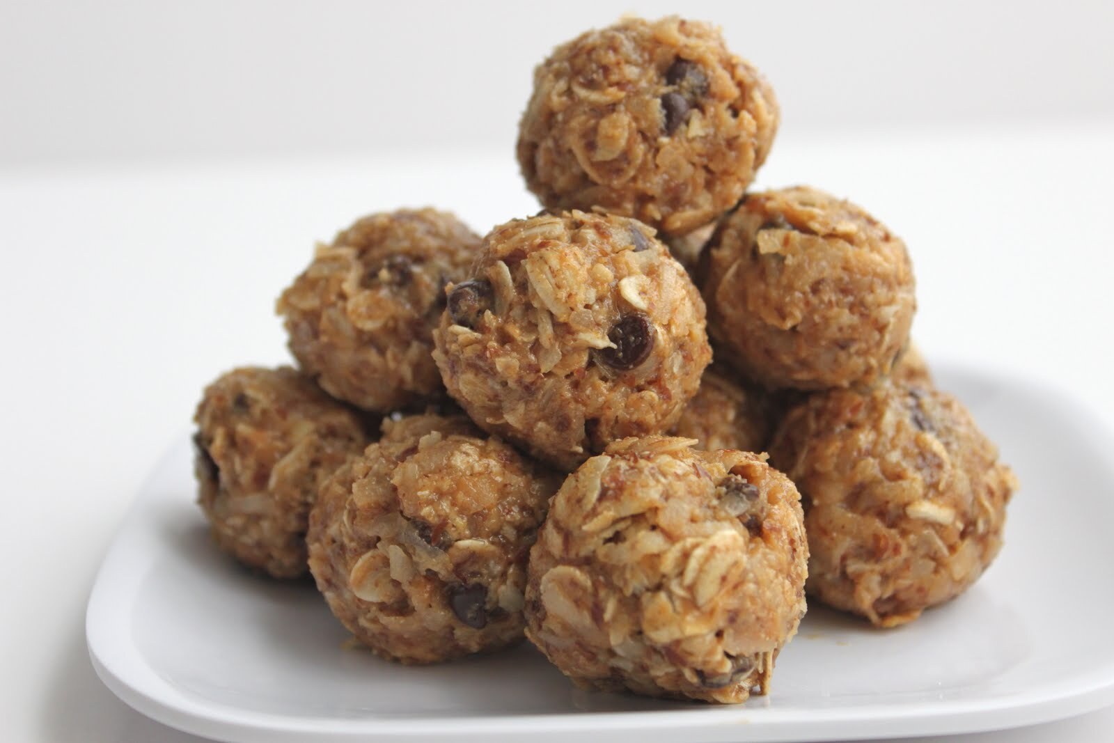 almond-butter-chia-seed-bites-recipe