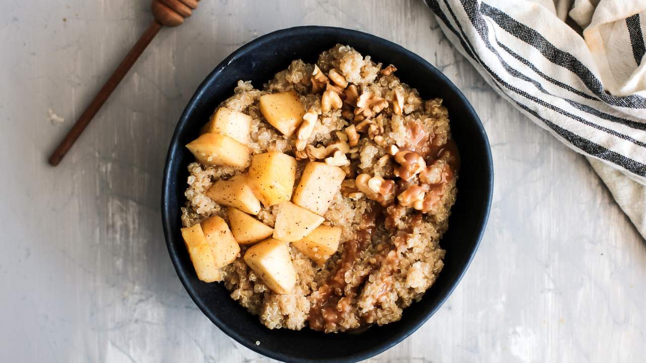 apple-cinnamon-quinoa-bowl-recipe