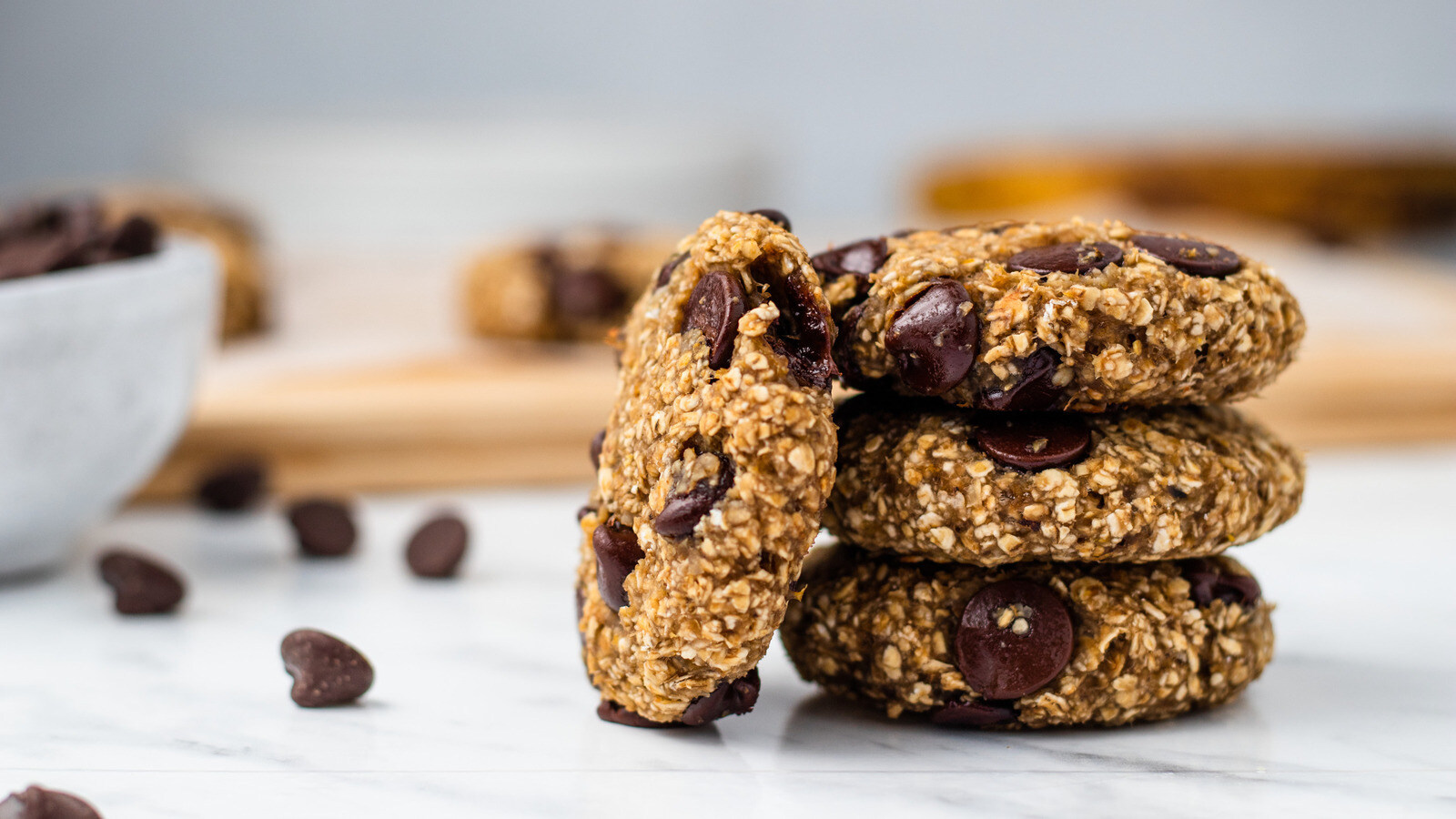 banana-oatmeal-chocolate-chip-cookies-recipe