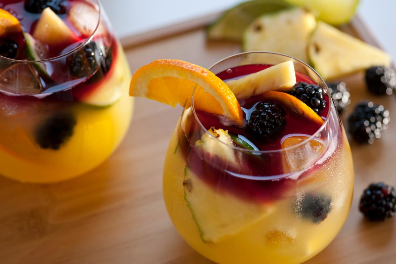 berry-mint-green-tea-sangria-recipe