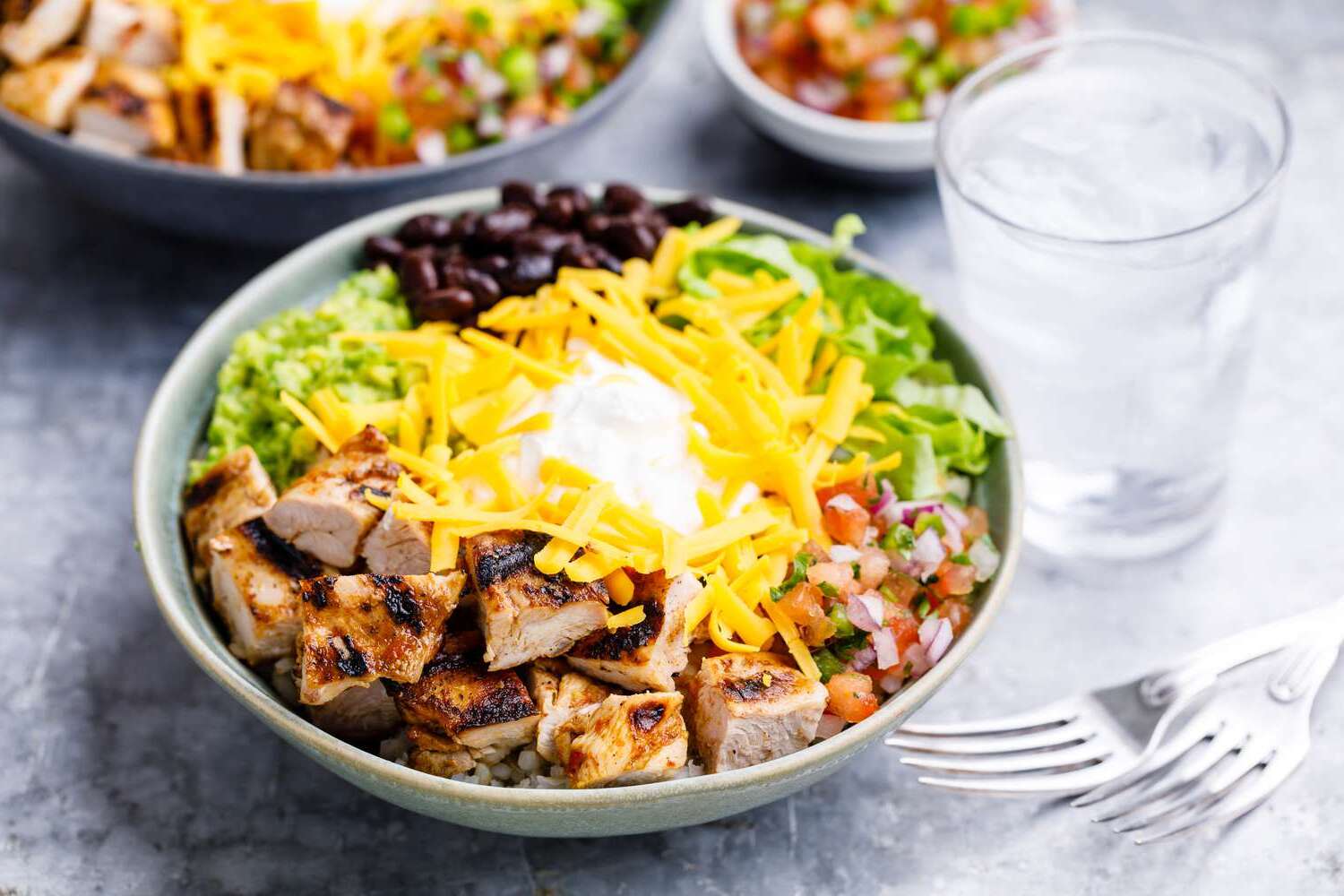 chipotle-chicken-burrito-bowls-recipe