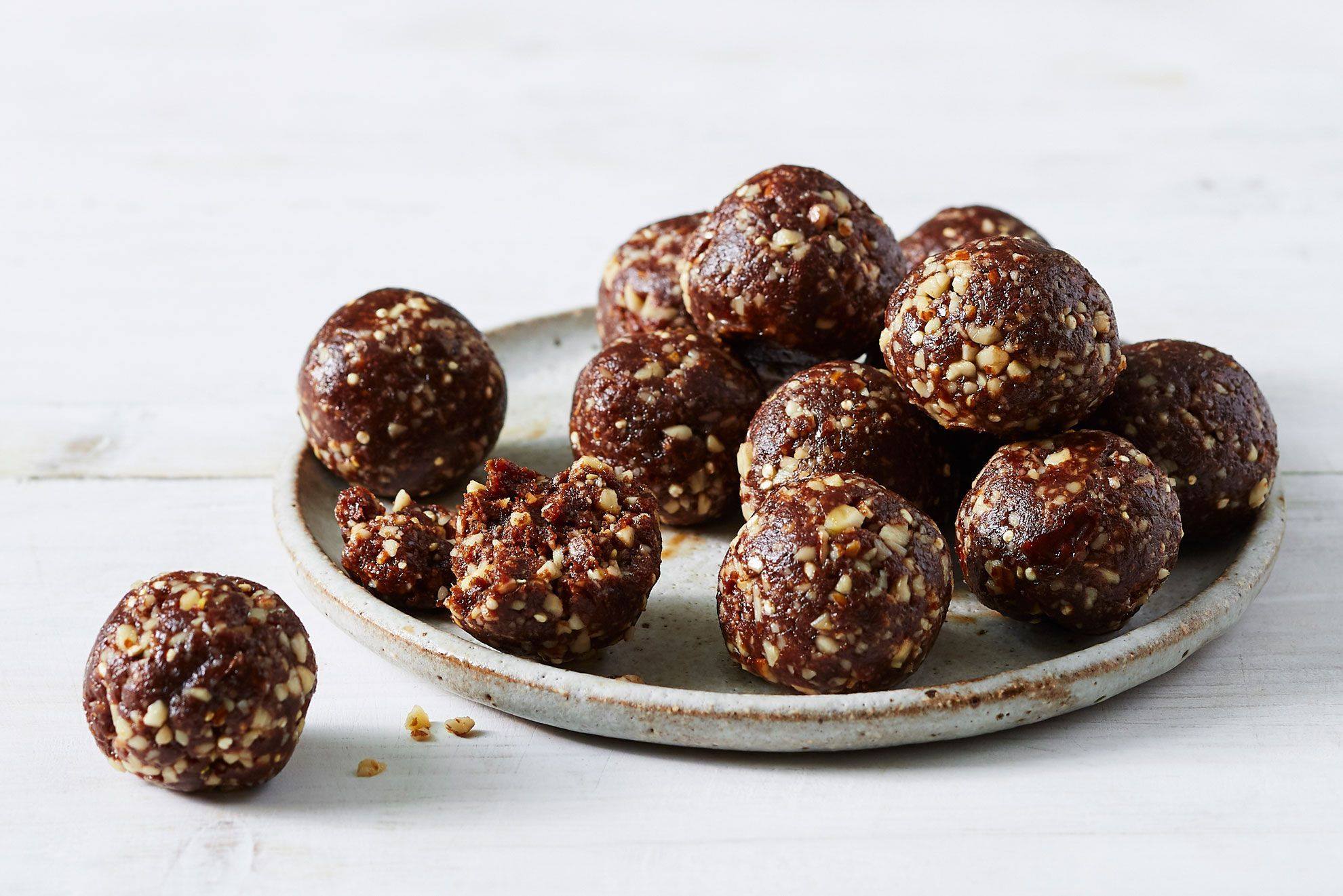 chocolate-almond-protein-balls-recipe