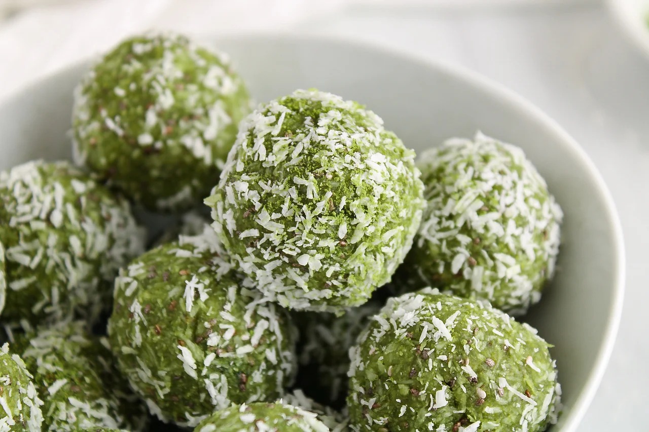 matcha-coconut-balls-recipe