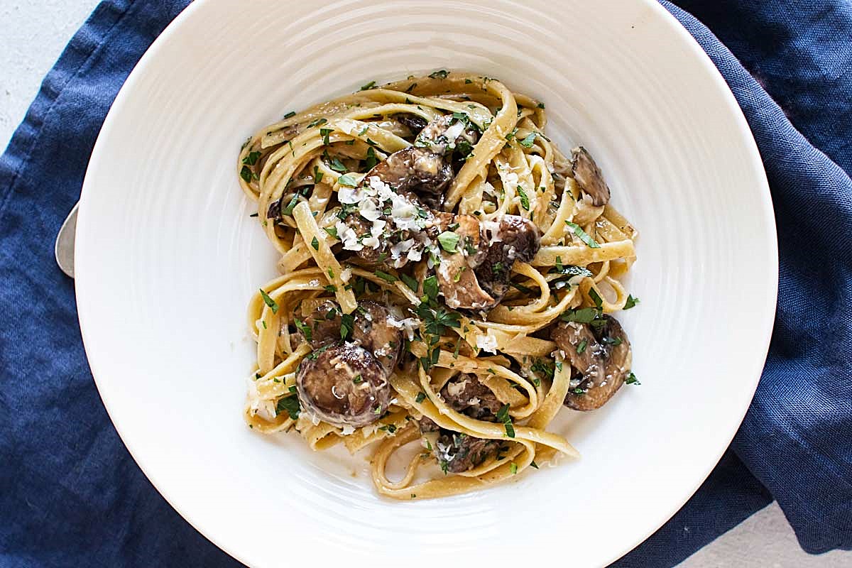 mushroom-truffle-oil-fettuccine-recipe