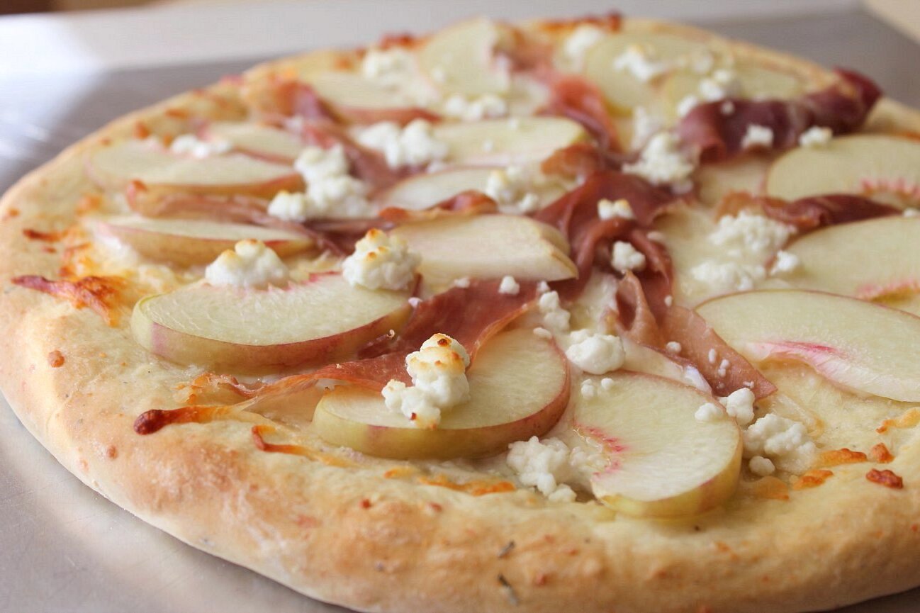 peach-prosciutto-pizza-recipe