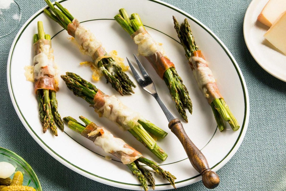 asparagus-prosciutto-rolls-recipe