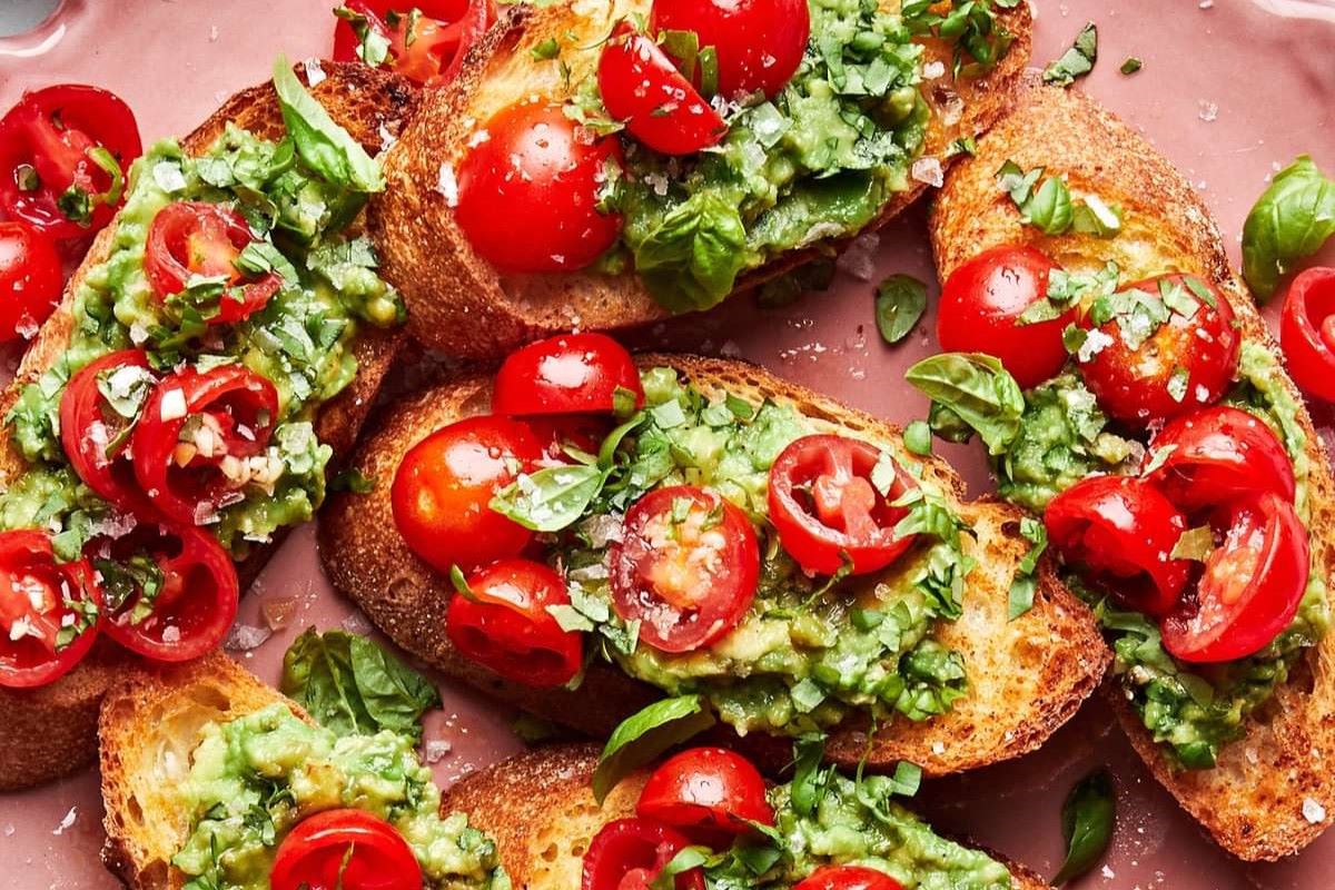 avocado-tomato-basil-toast-recipe