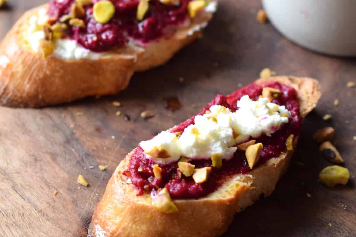 beet-hummus-goat-cheese-crostini-recipe