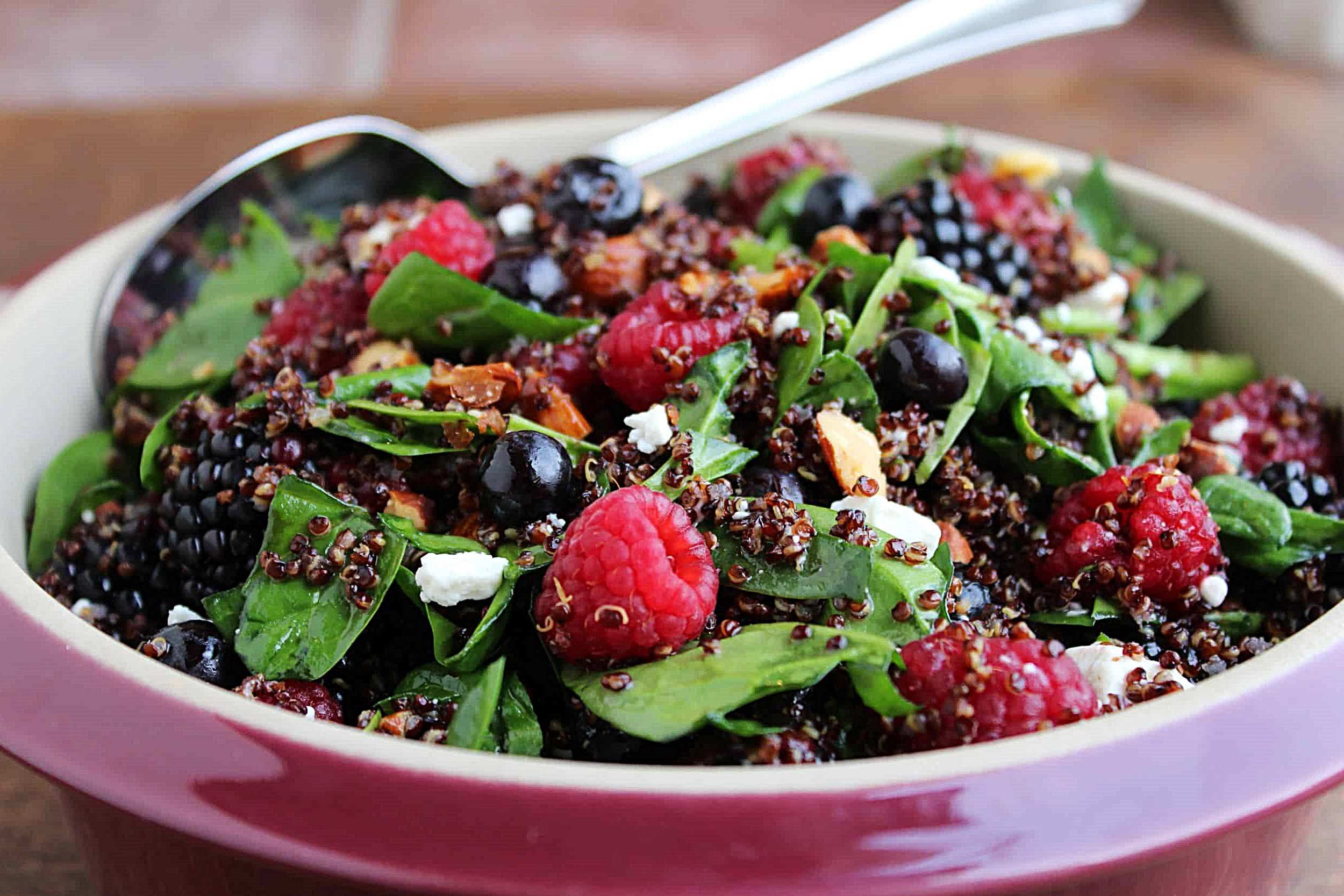 Berry Quinoa Salad Recipe | LynneCurry