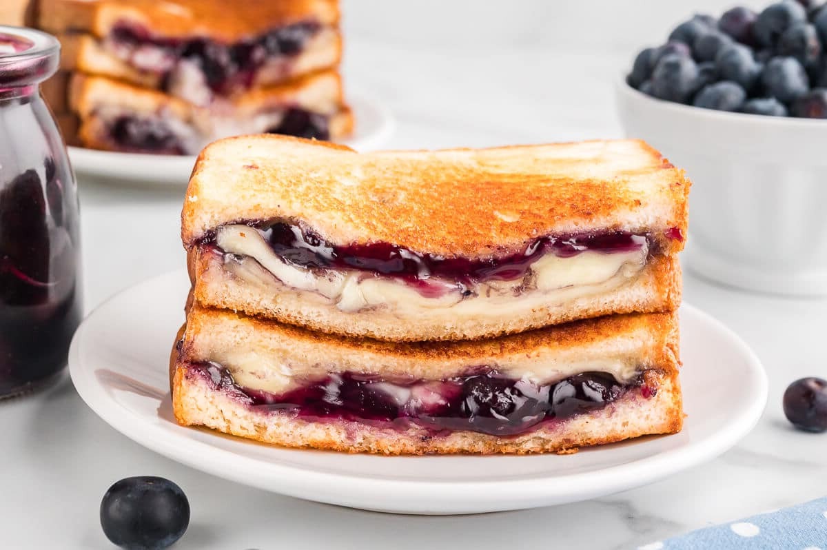 blueberry-goat-cheese-sandwich-recipe