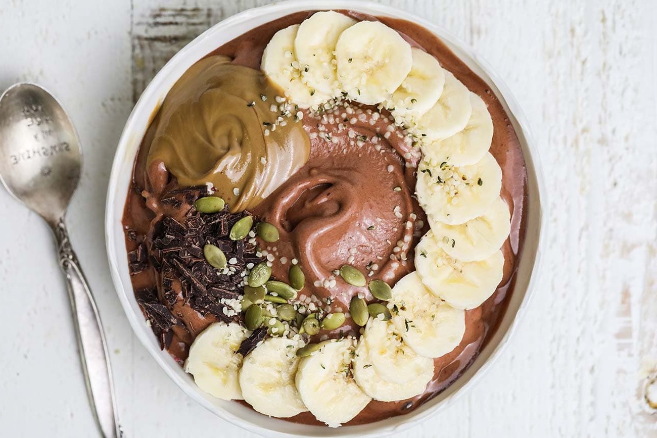 chocolate-avocado-smoothie-bowl-recipe