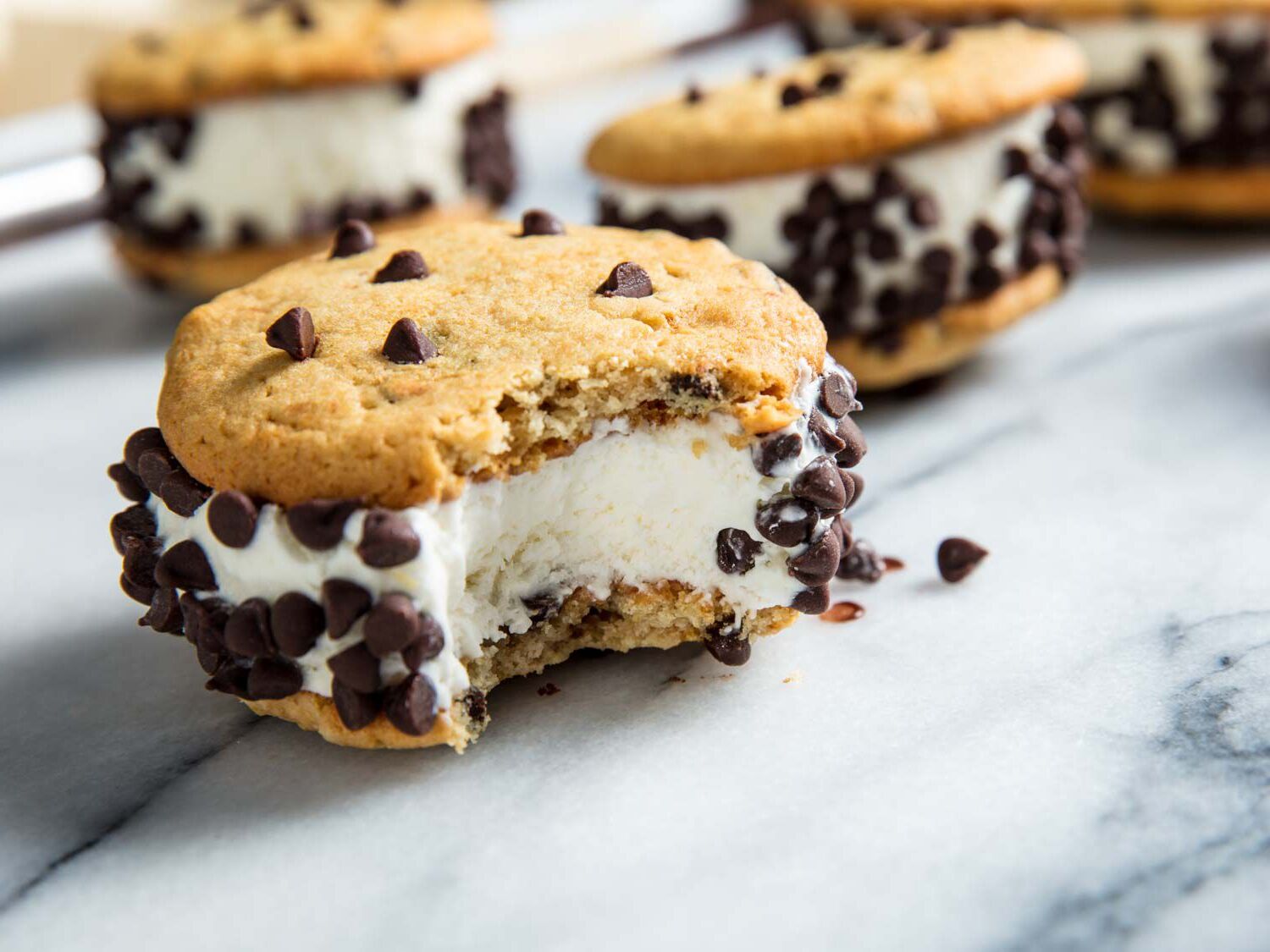 chocolate-chip-cookie-ice-cream-sandwich-recipe