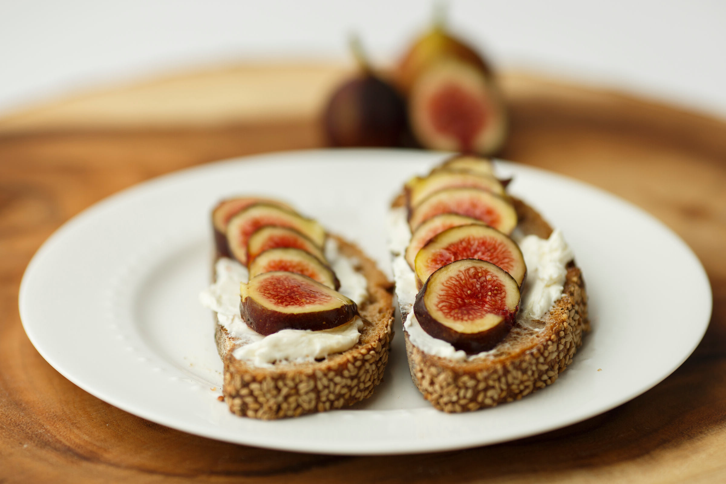 fig-and-goat-cheese-tartines-recipe