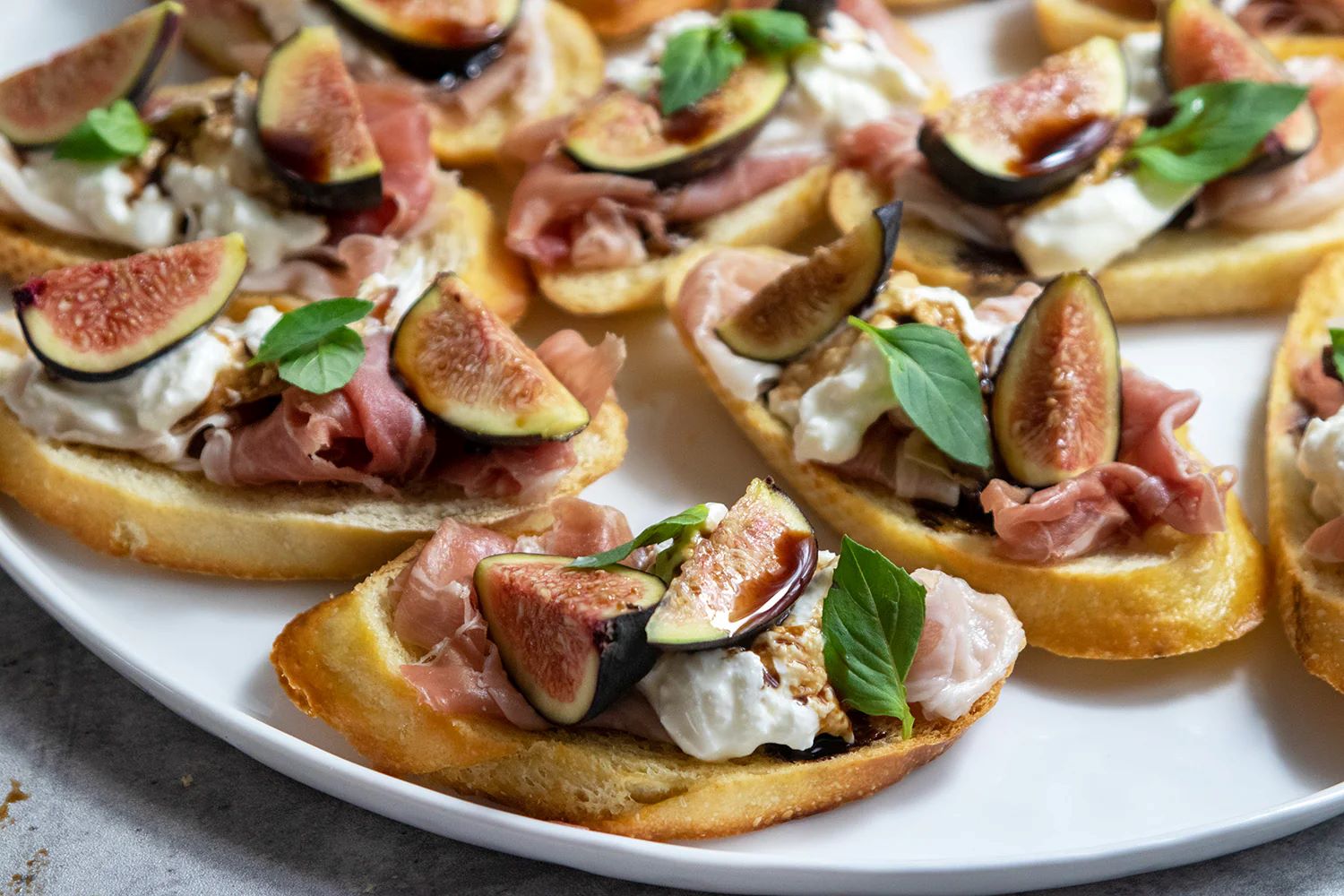 fig-prosciutto-crostini-recipe