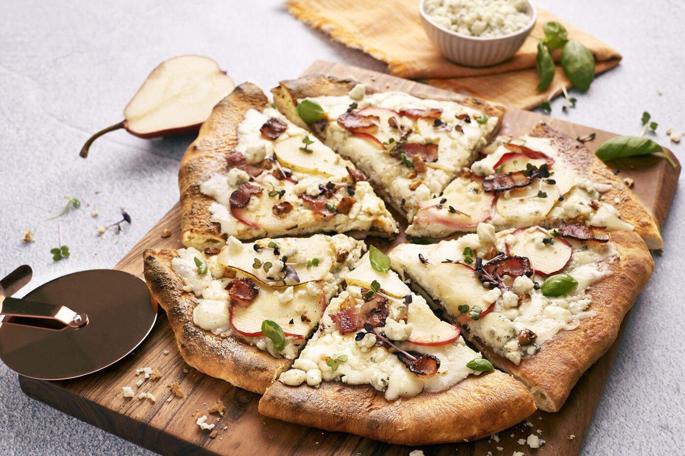 gorgonzola-grape-pizza-recipe