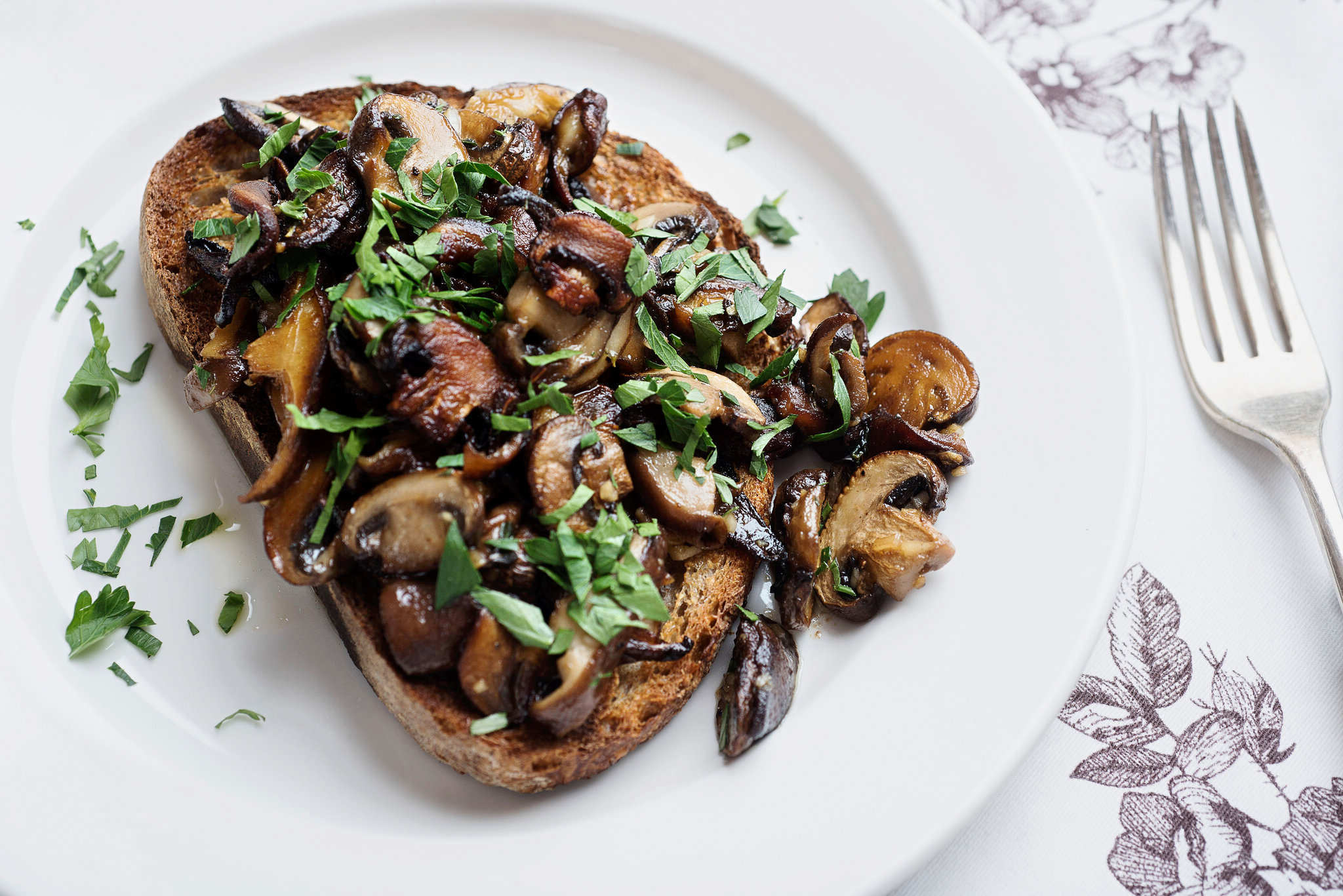 mushroom-thyme-toasts-recipe