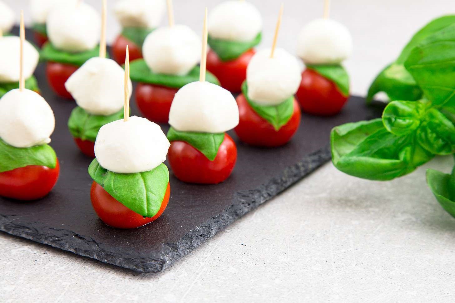 caprese-salad-bites-recipe