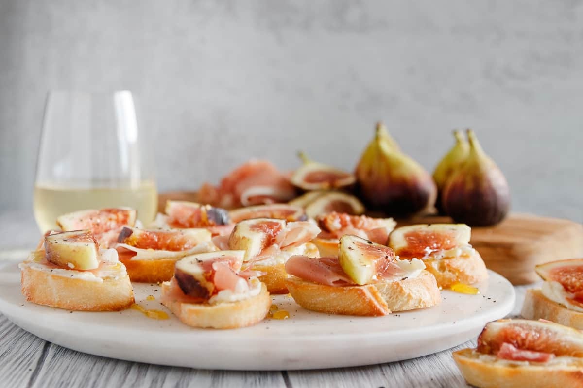 fig-and-prosciutto-crostini-recipe