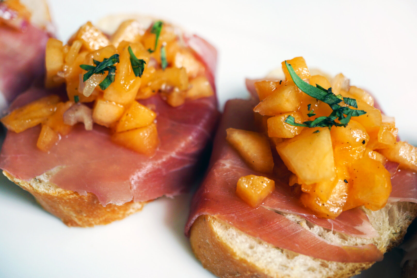 prosciutto-melon-crostini-recipe