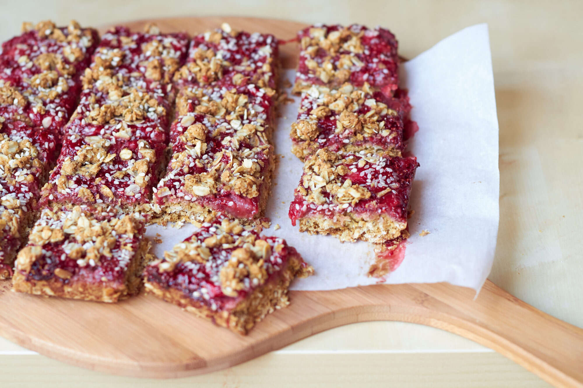 strawberry-oatmeal-bars-recipe