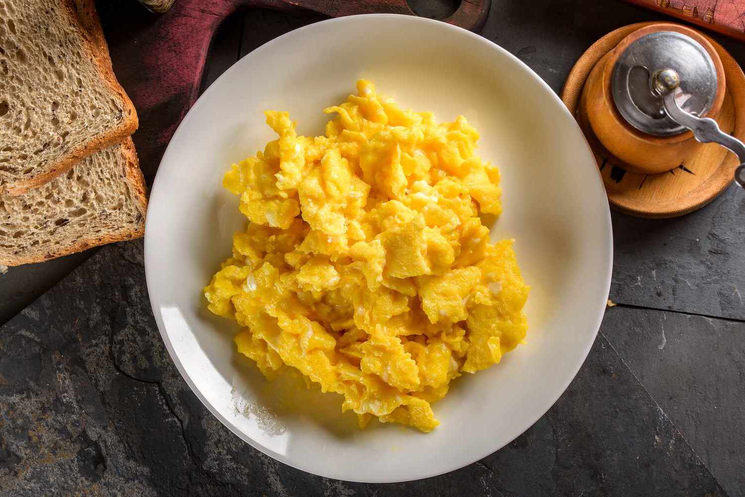 air-fryer-scrambled-eggs-recipe