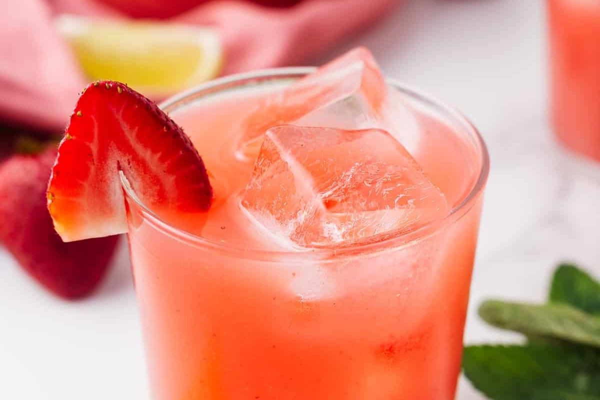 mexican-strawberry-water-recipe