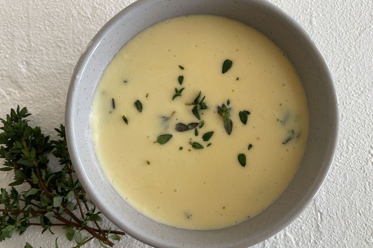 tuna-steaks-with-garlic-herb-cream-sauce-recipe